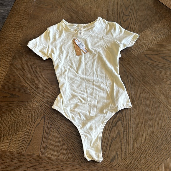 SKIMS Stretch Cotton Jersey T-Shirt Bodysuit, LIMITED EDITION BONE, BN, XXS, $62 - Picture 8 of 9